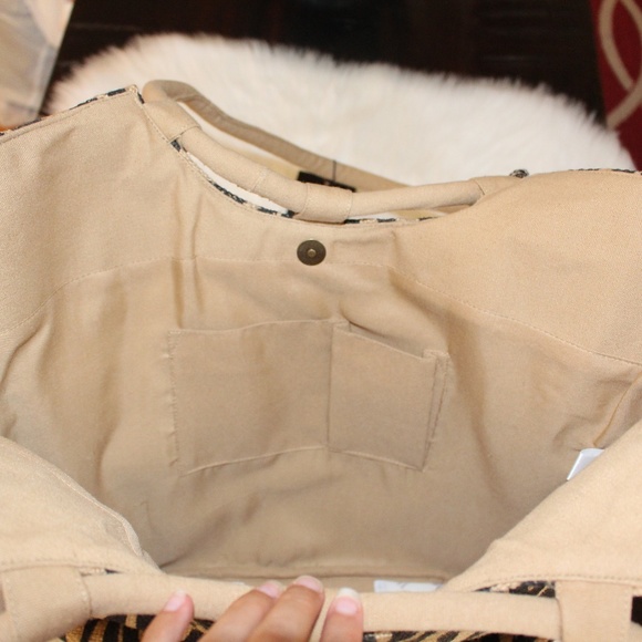 Essentia, Jute Tote with Tassel - Picture 8 of 8